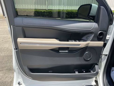 Used 2024 Ford Expedition Limited RWD image 15