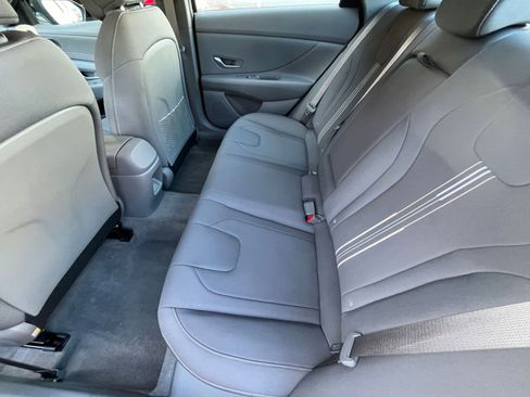 Used 2025 Hyundai Elantra SEL image 25