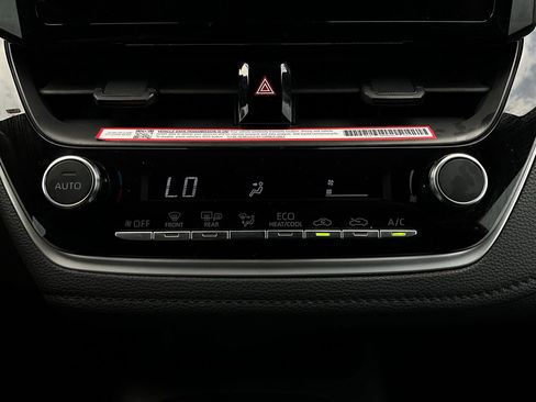 Used 2025 Toyota Corolla SE image 25