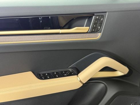 Certified 2026 Porsche Cayenne AWD/4WD image 15
