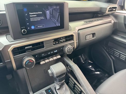 Certified 2025 Toyota Tacoma SR5 AWD/4WD image 29