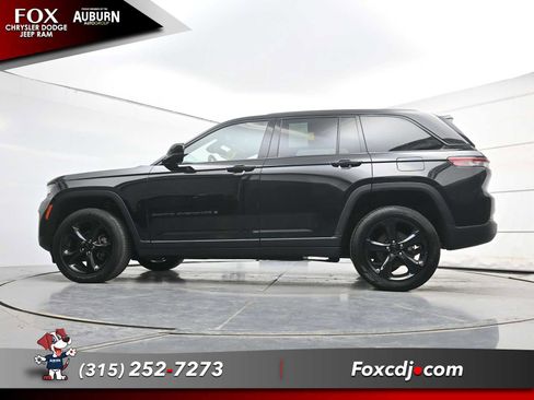 Used 2023 Jeep Grand Cherokee Altitude AWD/4WD image 19