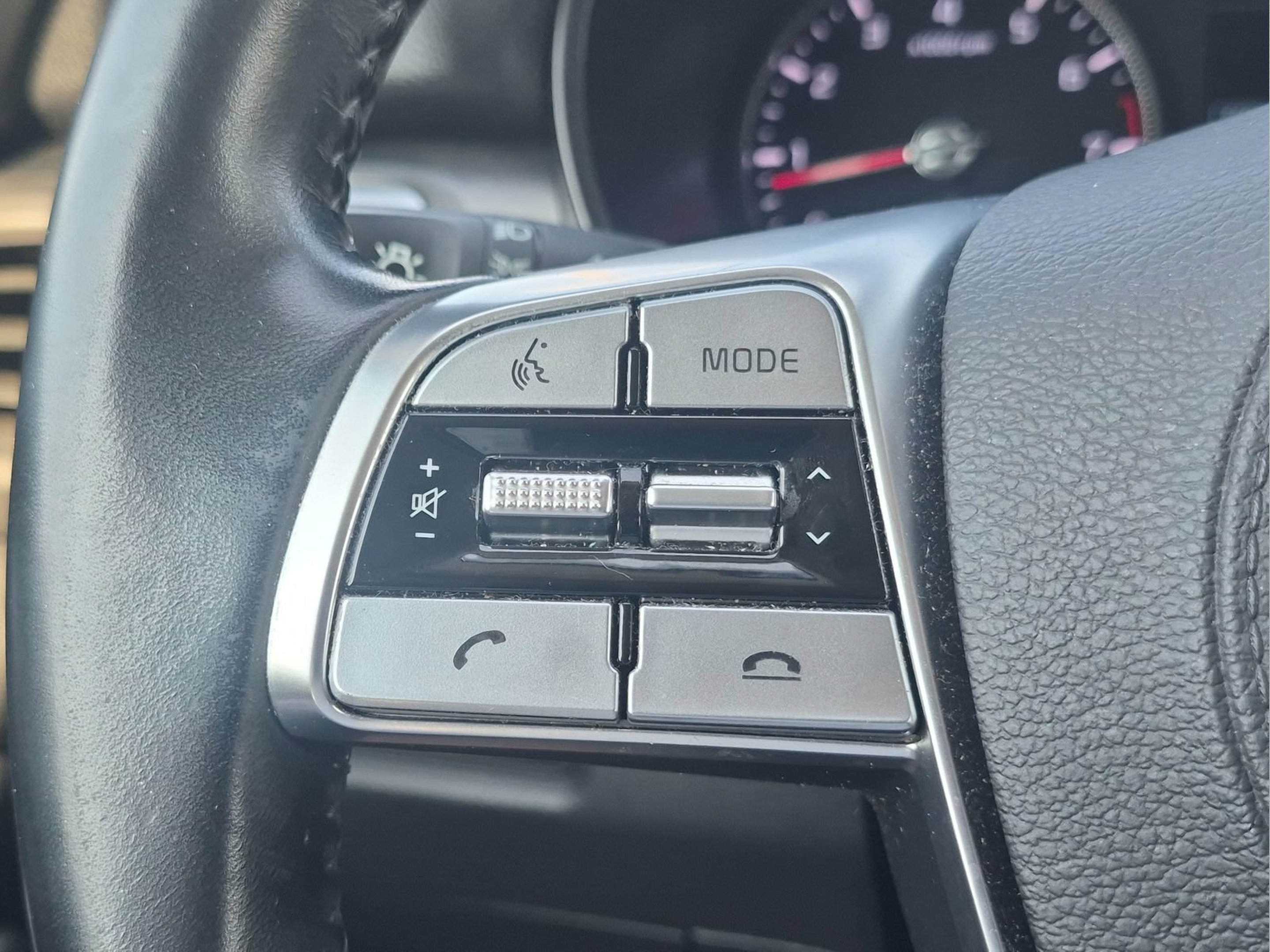 Used 2020 Kia Telluride LX FWD image 13