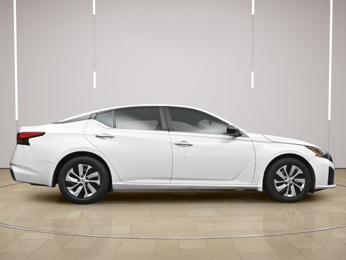 Certified 2024 Nissan Altima 2.5 S FWD image 23
