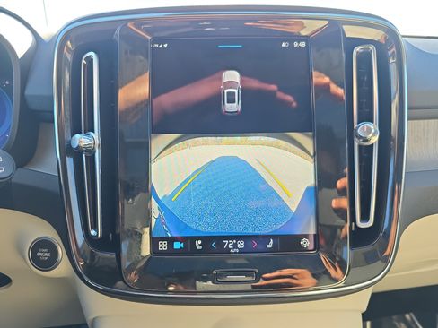 Used 2023 Volvo XC40 B5 Ultimate w/ Protection Package Premier image 22