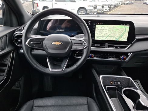 Used 2025 Chevrolet Equinox LT w/ Convenience Package II image 11