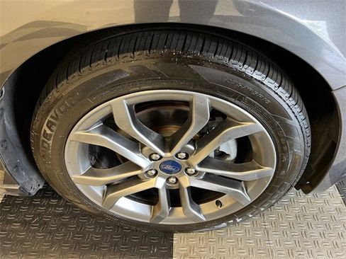 Used 2017 Ford Fusion SE image 9