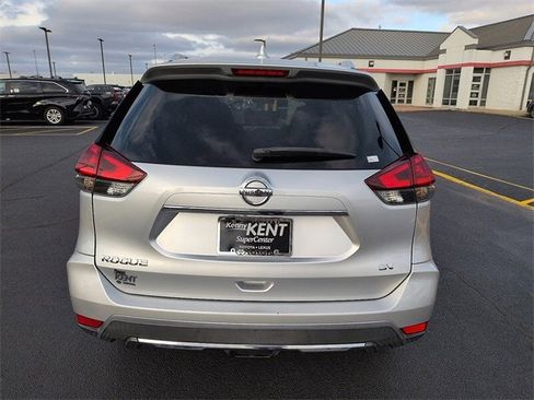 Used 2018 Nissan Rogue SV image 6