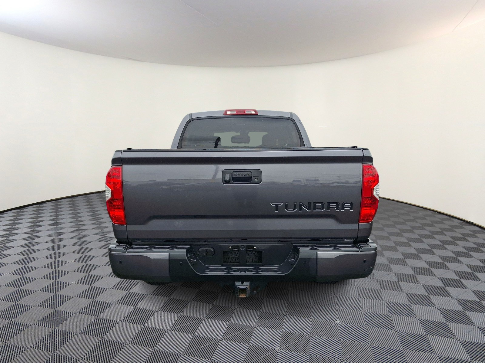 Used 2018 Toyota Tundra Limited w/ Limited Premium Package AWD/4WD image 6