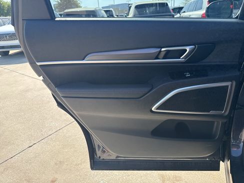 Used 2025 Kia Telluride S image 17