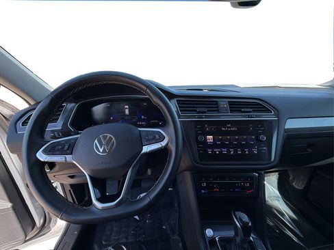 Used 2024 Volkswagen Tiguan SE image 28
