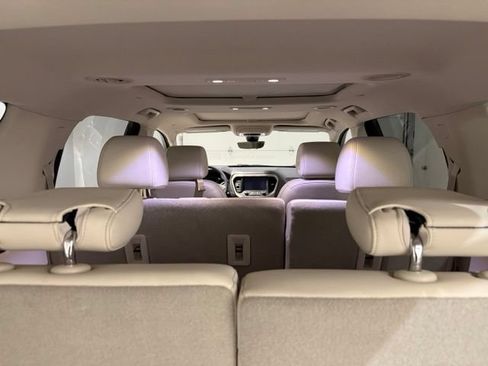 Used 2021 GMC Acadia Denali w/ Denali Ultimate Package AWD/4WD image 10