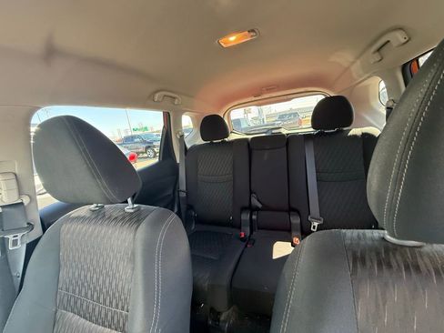 Used 2019 Nissan Rogue SV image 15