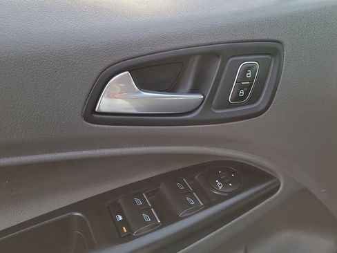Used 2022 Ford Transit Connect XLT image 15