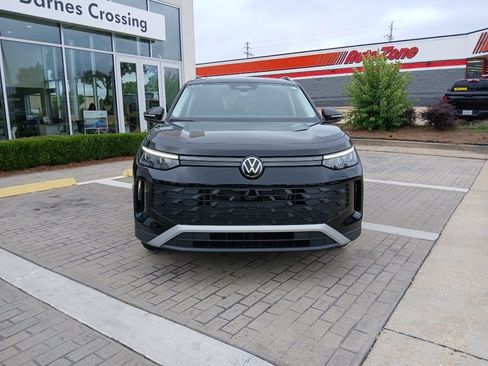 New 2026 Volkswagen Tiguan SE FWD image 2