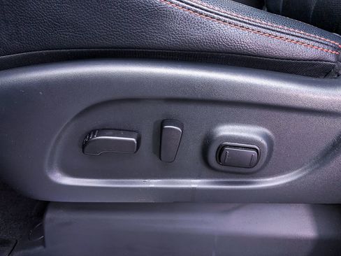 Used 2024 Nissan Titan PRO-4X w/ Pro-4x Convenience Package AWD/4WD image 21