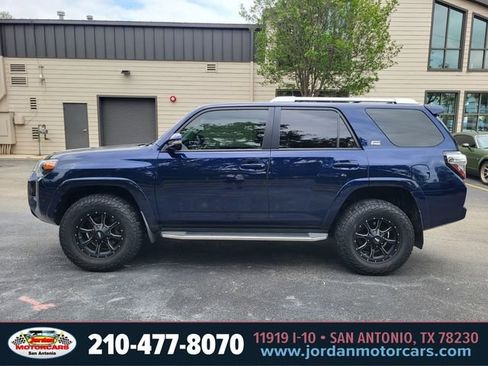 Used 2018 Toyota 4Runner SR5 Premium AWD/4WD image 2