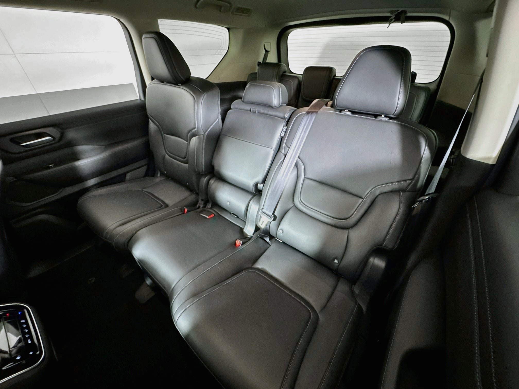 Used 2025 Nissan Armada SV AWD/4WD image 20