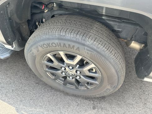 Used 2025 Toyota 4Runner SR5 AWD/4WD image 5