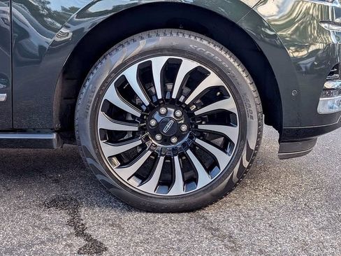 Used 2023 Lincoln Navigator Black Label AWD/4WD image 10
