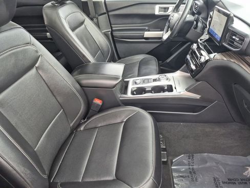 Used 2022 Ford Explorer Limited w/ Equipment Group 301A image 17