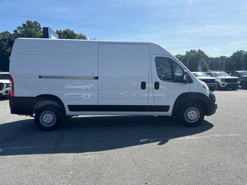 Used 2025 RAM ProMaster 2500 w/ Convenience Group FWD image 6