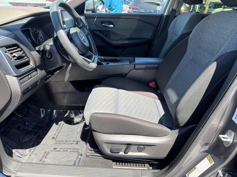 Used 2023 Nissan Rogue SV FWD image 14