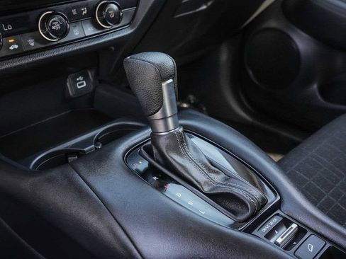 Used 2025 Honda HR-V LX image 19