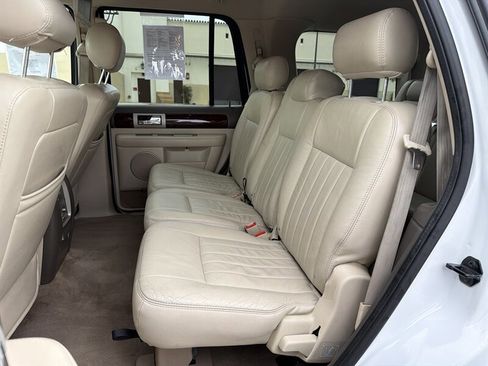 Used 2004 Lincoln Navigator Luxury image 16