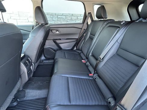 Used 2025 Nissan Rogue SV image 12