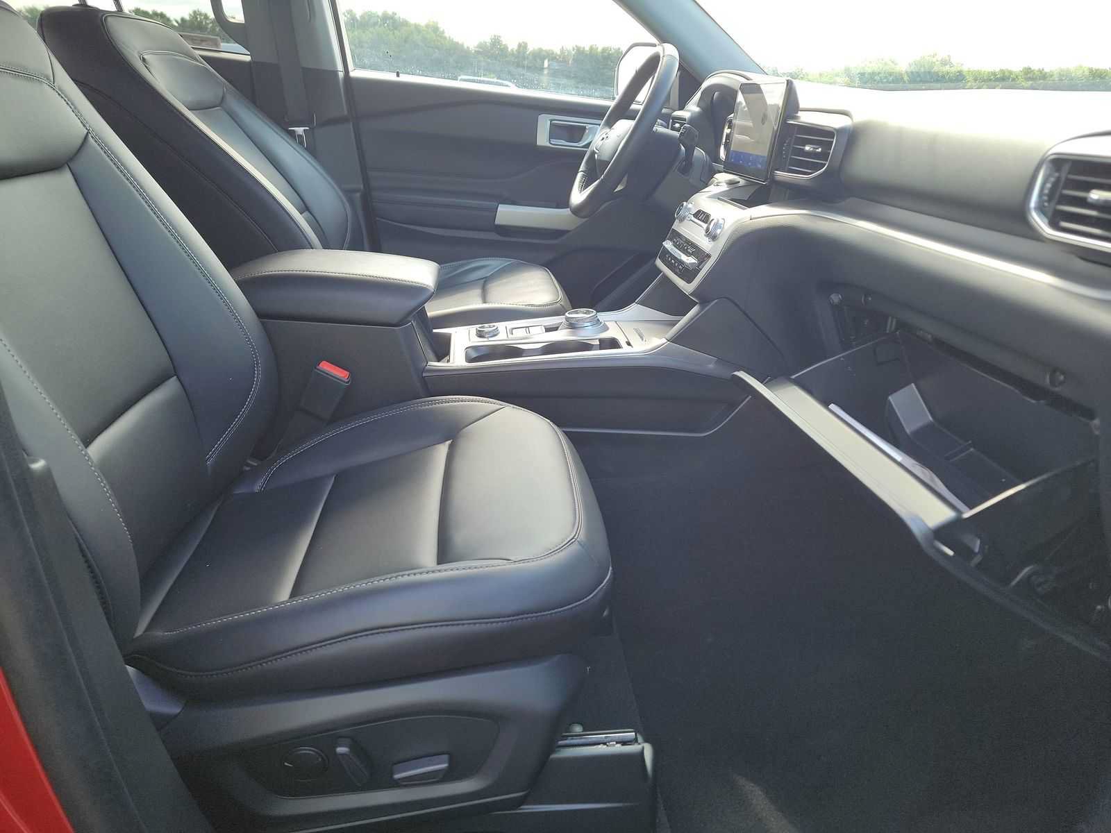 Used 2024 Ford Explorer XLT w/ Equipment Group 202A AWD/4WD image 16