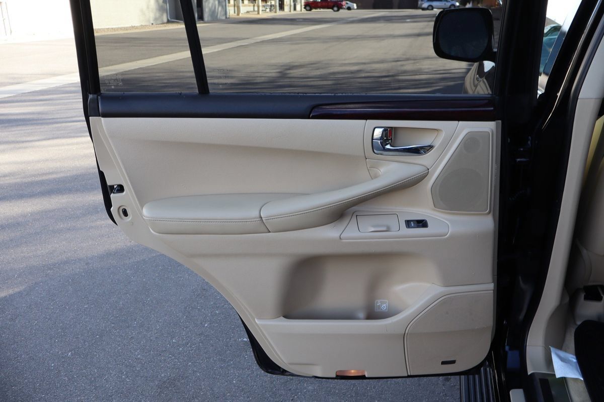 Used 2011 Lexus LX 570 4WD w/ Luxury Pkg image 24
