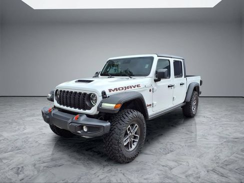 Used 2024 Jeep Gladiator Mojave w/ Convenience Group AWD/4WD image 3