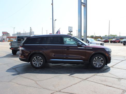 Used 2021 Lincoln Aviator AWD image 4