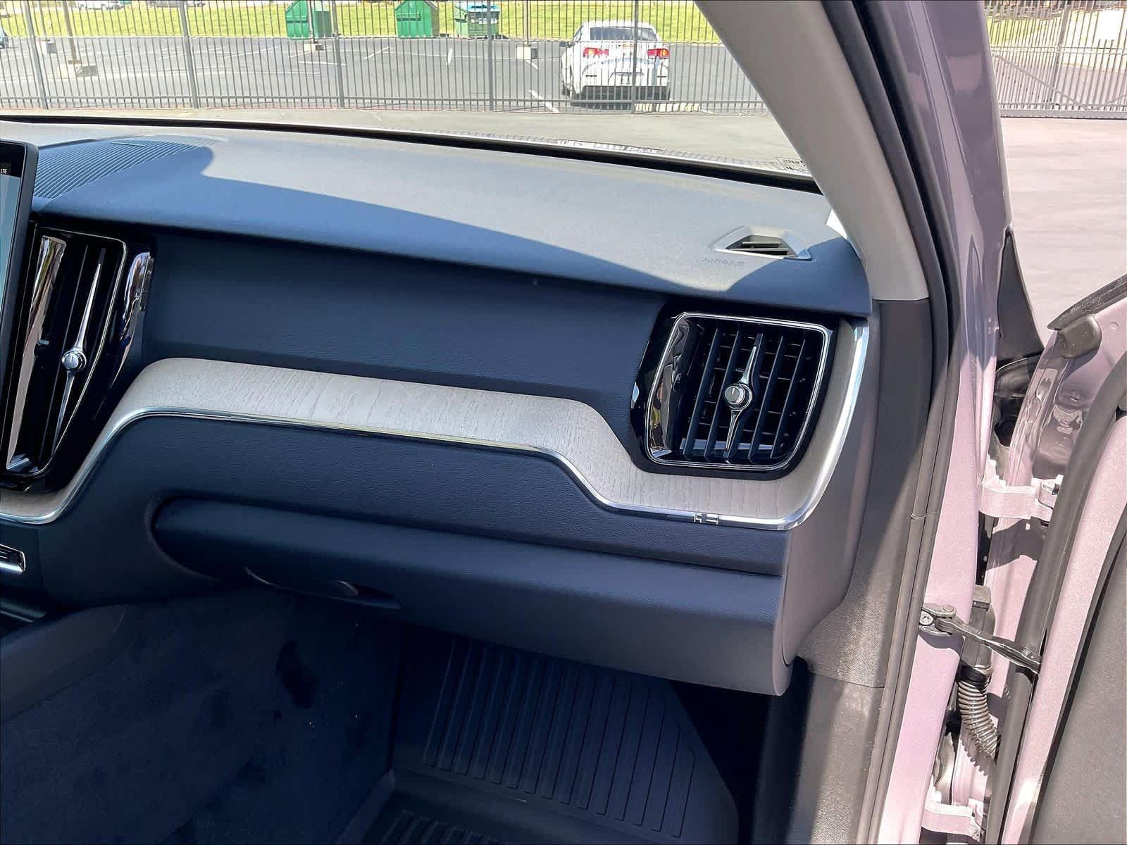 New 2027 Volvo XC60 B5 Plus AWD/4WD image 28