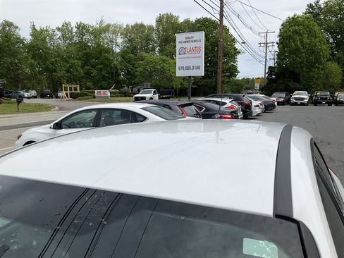 Used 2017 Ford Focus SE w/ Cold Weather Package FWD image 9