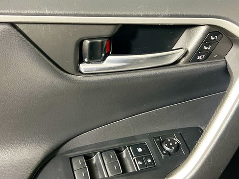Used 2022 Toyota RAV4 Limited AWD/4WD image 16