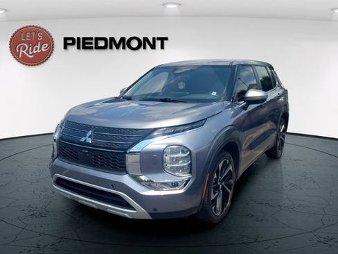 Used 2022 Mitsubishi Outlander SE AWD/4WD image 1