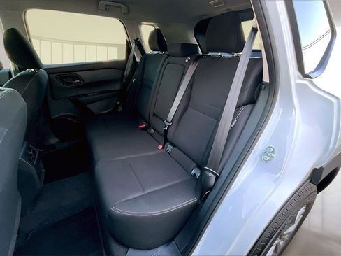 Used 2025 Nissan Rogue S image 23