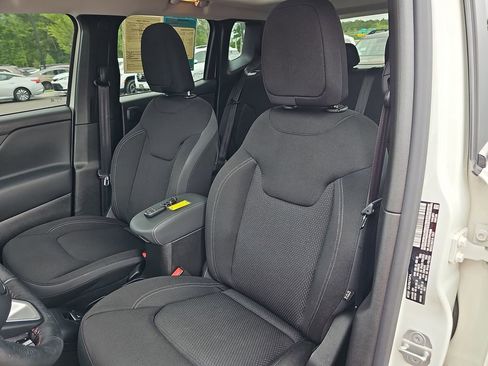 Used 2023 Jeep Renegade Latitude w/ Sun/Sound Group AWD/4WD image 19
