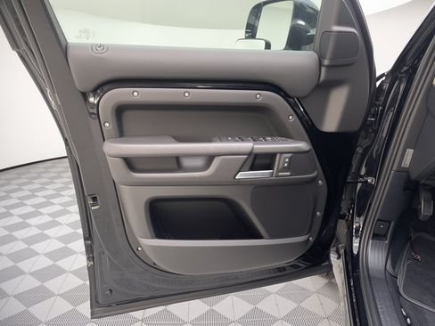 Used 2025 Land Rover Defender 130 X-Dynamic SE AWD/4WD image 14