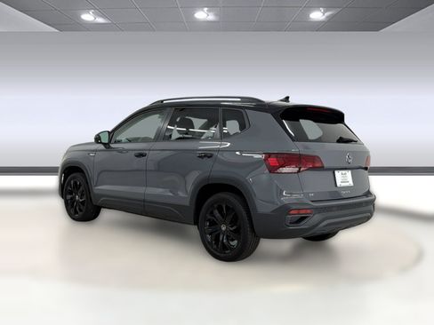 Used 2024 Volkswagen Taos SE FWD image 3