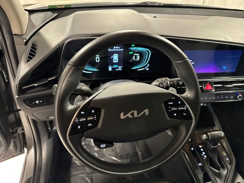 Used 2023 Kia Niro EX FWD image 19