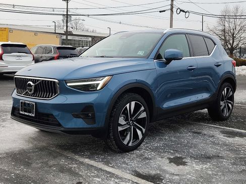 Used 2025 Volvo XC40 B5 Ultra w/ Protection Package Premier image 3