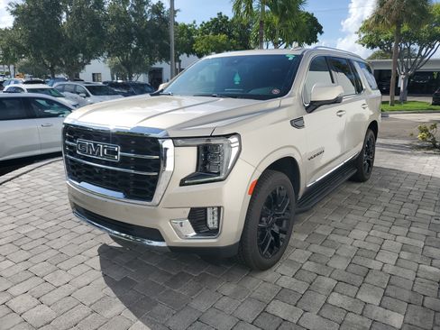 Used 2024 GMC Yukon SLT w/ SLT Luxury Package RWD image 3