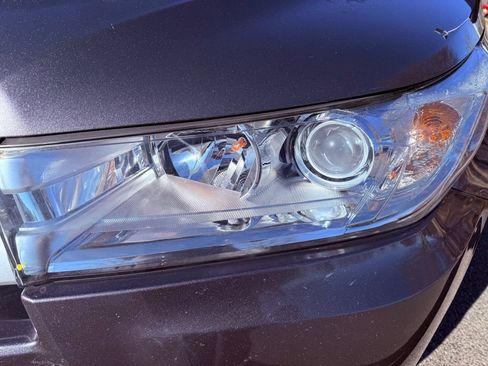 Used 2017 Toyota Highlander XLE image 17