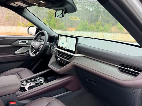 New 2026 Ford Explorer Platinum image 38