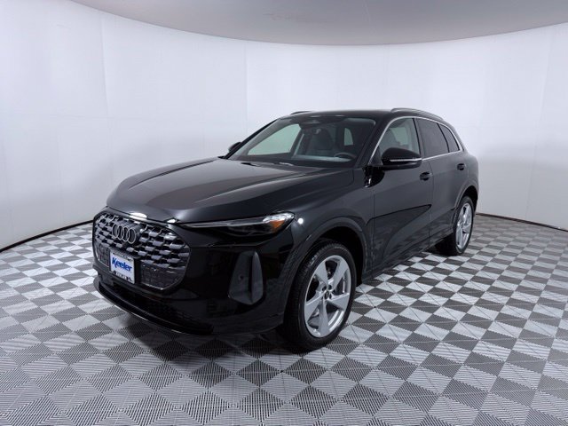 Certified 2025 Audi Q5 Premium w/ Premium Plus AWD/4WD image 3
