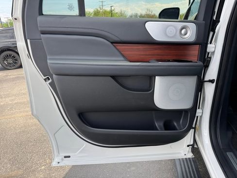Used 2024 Lincoln Navigator L Reserve AWD/4WD image 24
