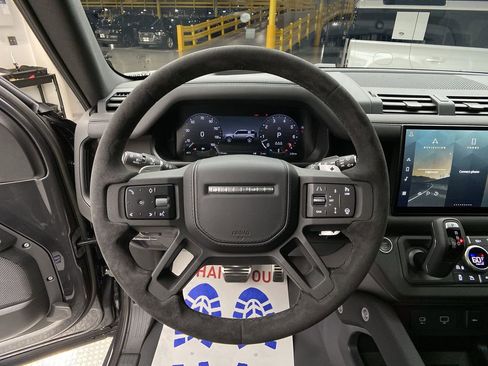 Used 2023 Land Rover Defender 90 X-Dynamic SE image 15